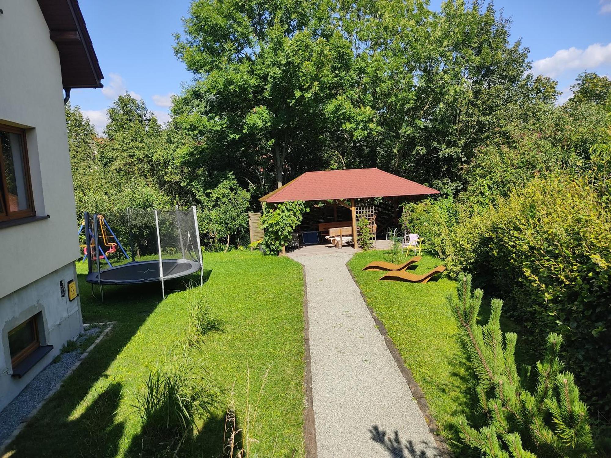 Wisniowy Sad Apartman Kudowa-Zdrój Kültér fotó