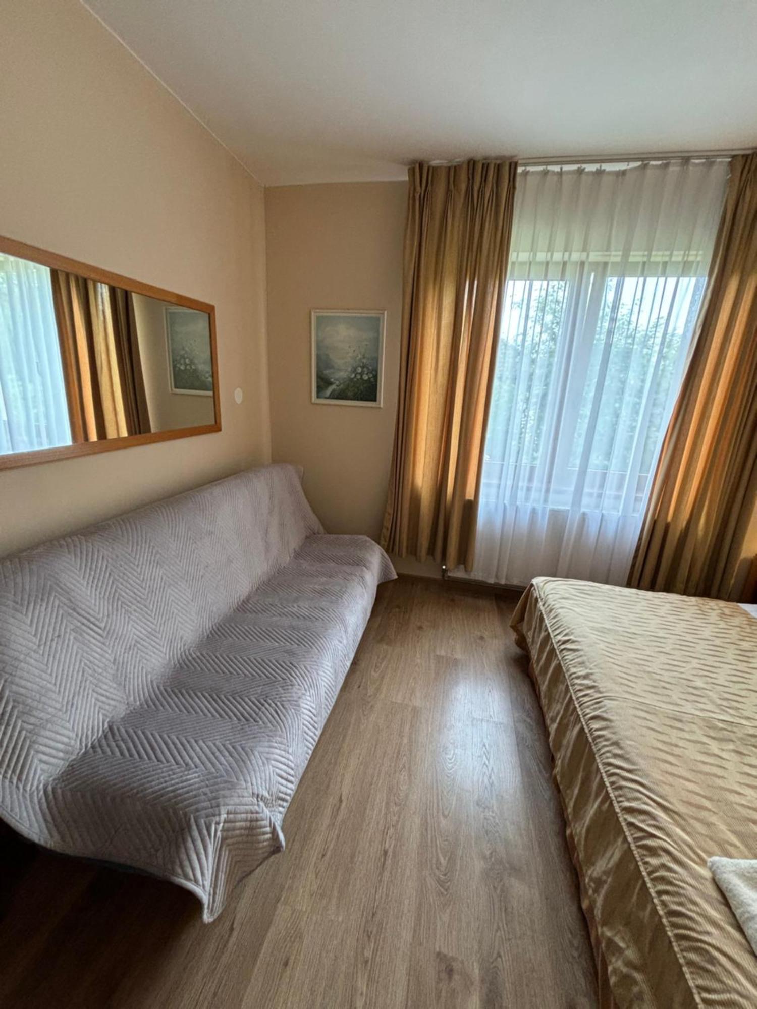 Wisniowy Sad Apartman Kudowa-Zdrój Kültér fotó